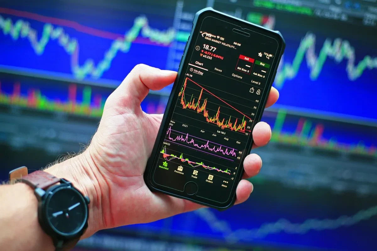 آیا با گوشی میتوان ترید کرد؟ [پراپ تریدینگ با موبایل]